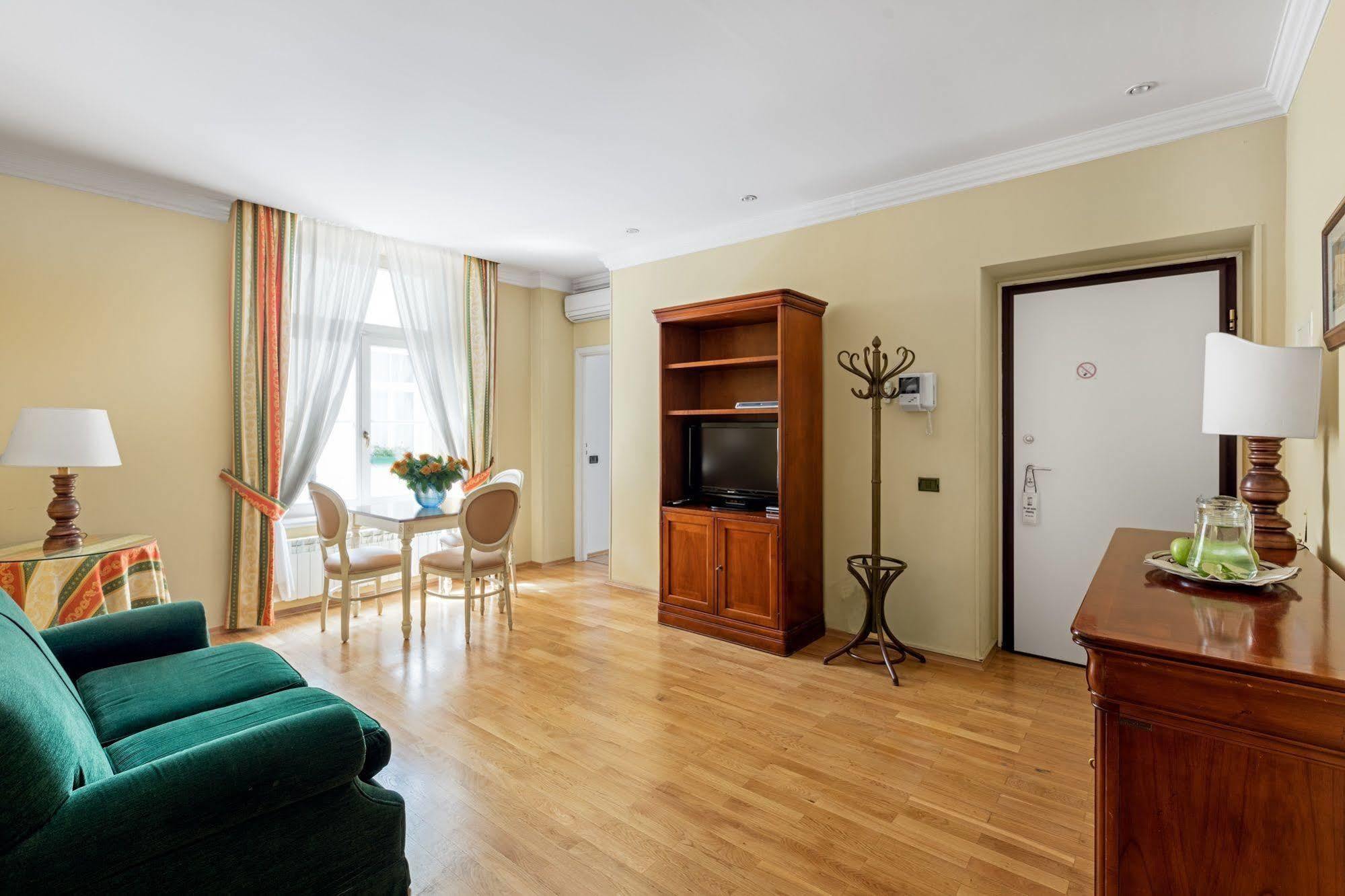 Residence St. Andrew'S Palace Varşova Dış mekan fotoğraf